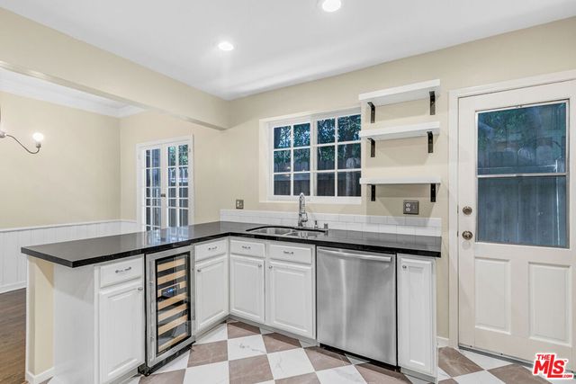 6053 Scenic Avenue, Los Angeles, CA 90068