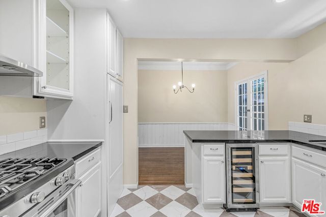 6053 Scenic Avenue, Los Angeles, CA 90068