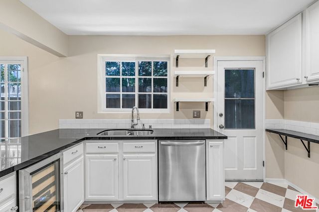 6053 Scenic Avenue, Los Angeles, CA 90068