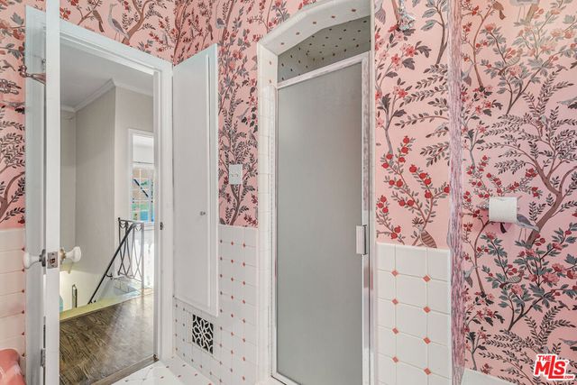 6053 Scenic Avenue, Los Angeles, CA 90068