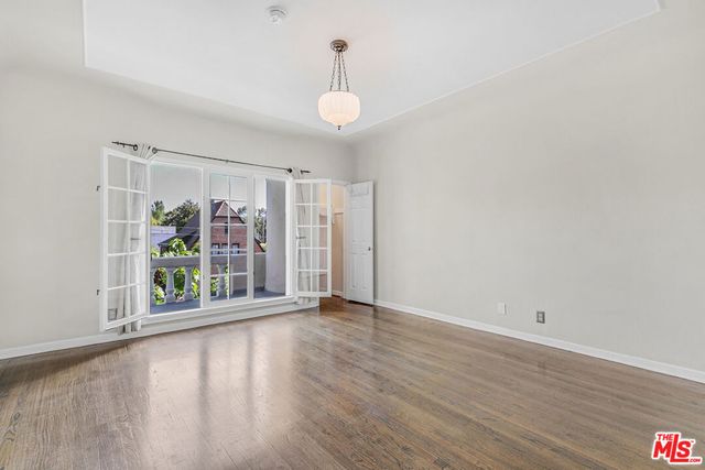 6053 Scenic Avenue, Los Angeles, CA 90068