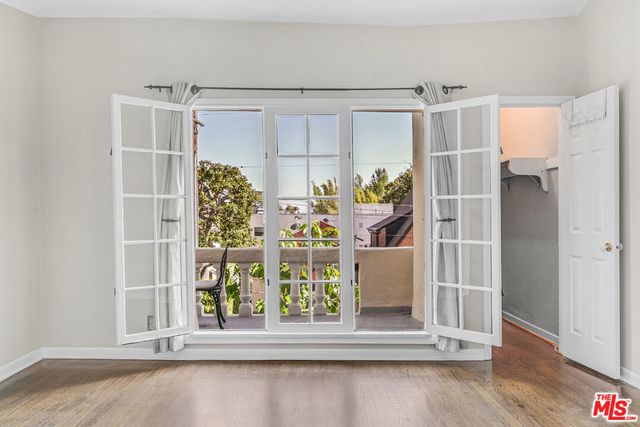 6053 Scenic Avenue, Los Angeles, CA 90068