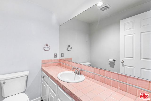 6053 Scenic Avenue, Los Angeles, CA 90068