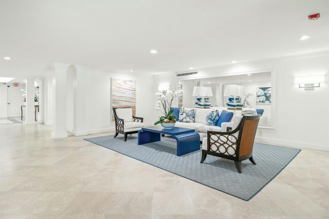 250 Bradley Place 202, Palm Beach, FL 33480