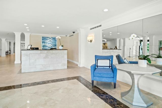 250 Bradley Place 202, Palm Beach, FL 33480