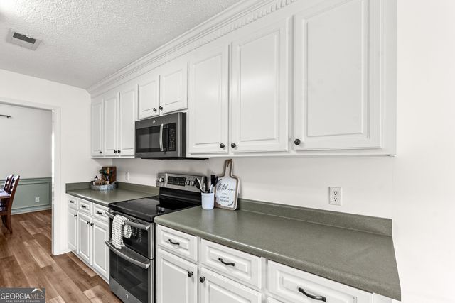 305 Thornwood Drive, Bonaire, GA 31005