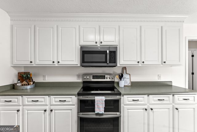 305 Thornwood Drive, Bonaire, GA 31005