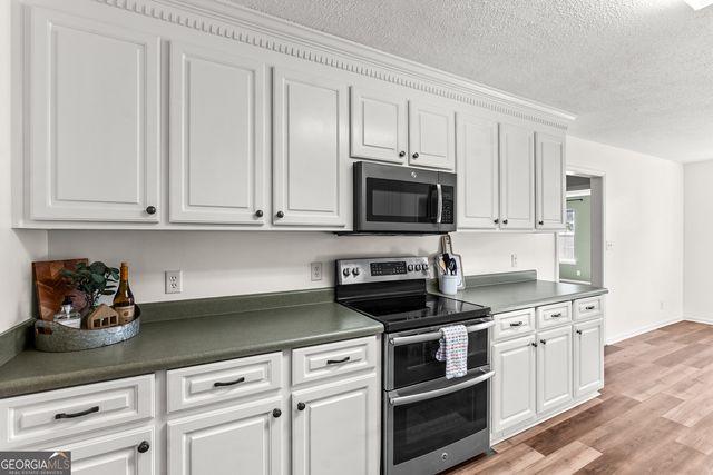 305 Thornwood Drive, Bonaire, GA 31005