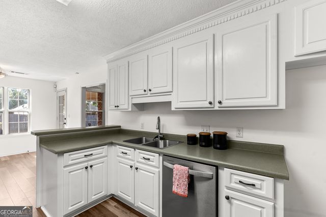 305 Thornwood Drive, Bonaire, GA 31005