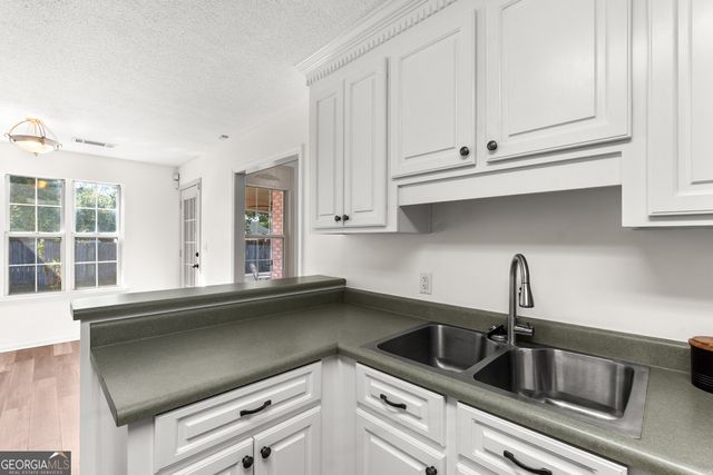 305 Thornwood Drive, Bonaire, GA 31005