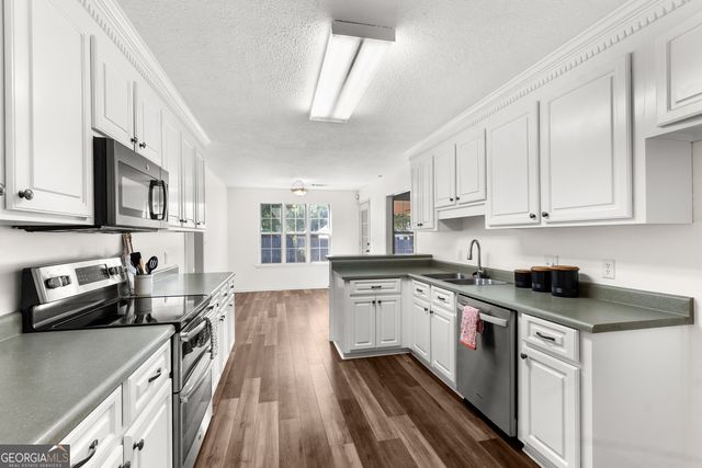 305 Thornwood Drive, Bonaire, GA 31005