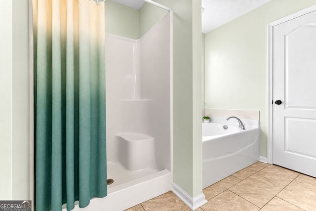 305 Thornwood Drive, Bonaire, GA 31005