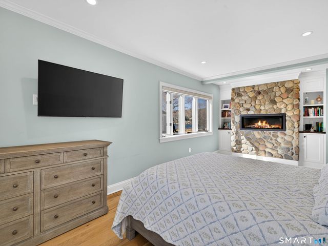 22 Park Drive, Waterford, CT 06385