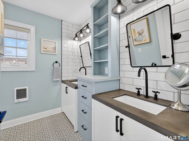 22 Park Drive, Waterford, CT 06385