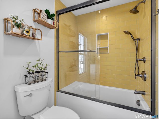 22 Park Drive, Waterford, CT 06385