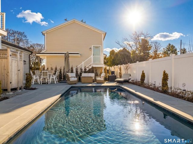 22 Park Drive, Waterford, CT 06385