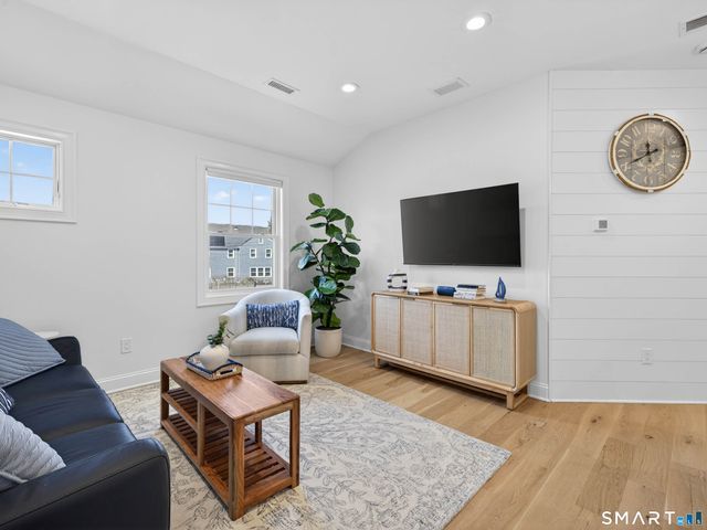 22 Park Drive, Waterford, CT 06385