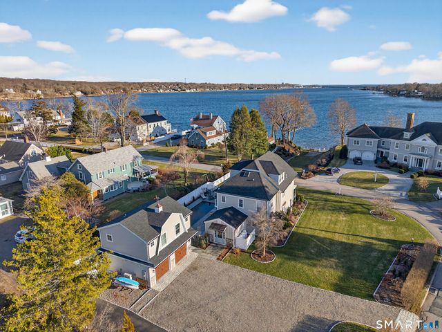 22 Park Drive, Waterford, CT 06385