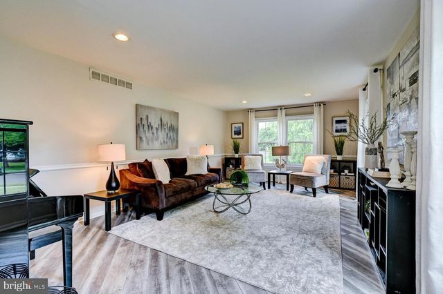 17 FINDLEY LN, West Windsor, NJ 08550