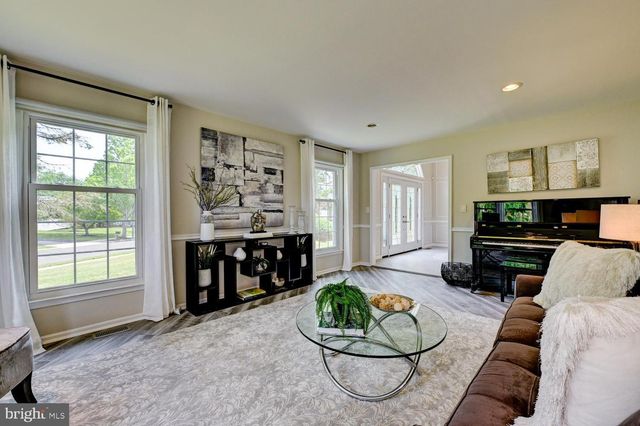 17 FINDLEY LN, West Windsor, NJ 08550
