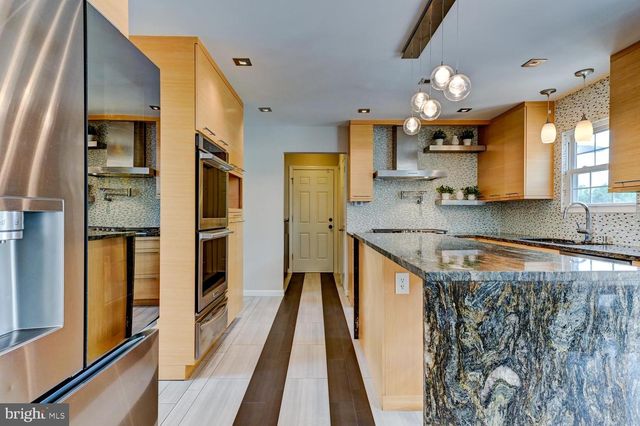 17 FINDLEY LN, West Windsor, NJ 08550