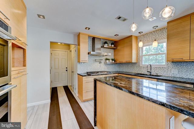 17 FINDLEY LN, West Windsor, NJ 08550