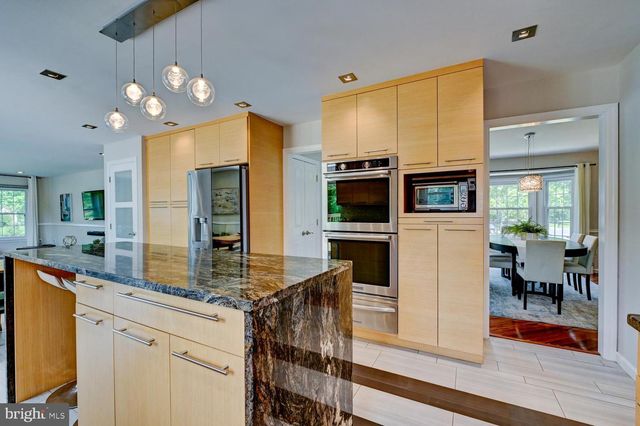 17 FINDLEY LN, West Windsor, NJ 08550