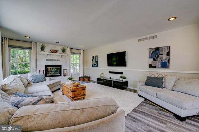 17 FINDLEY LN, West Windsor, NJ 08550