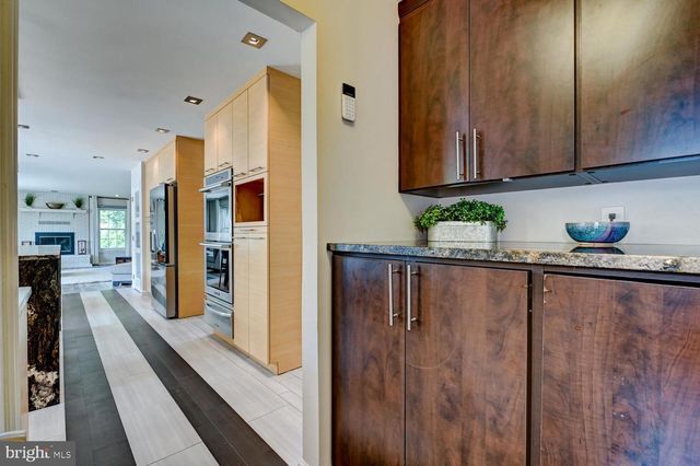 17 FINDLEY LN, West Windsor, NJ 08550