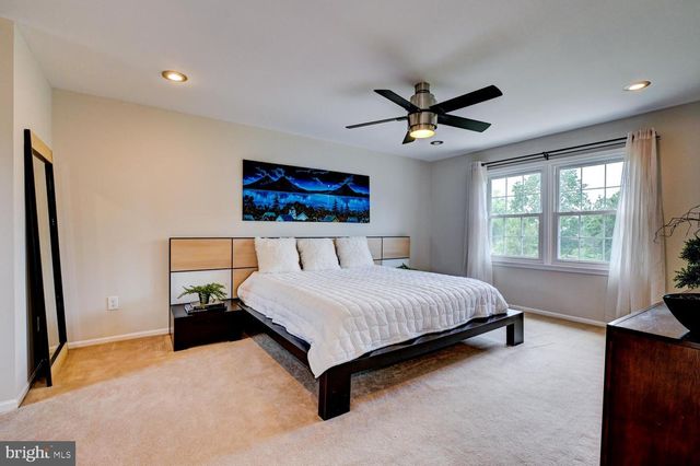 17 FINDLEY LN, West Windsor, NJ 08550
