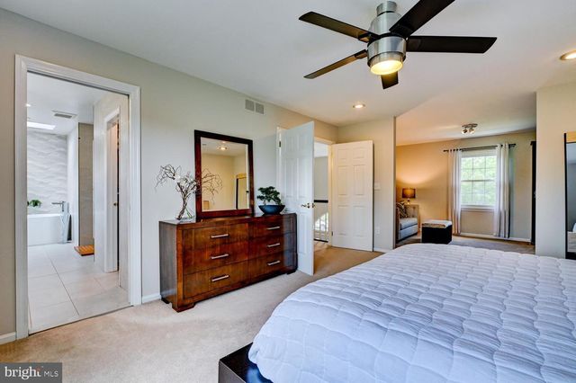 17 FINDLEY LN, West Windsor, NJ 08550