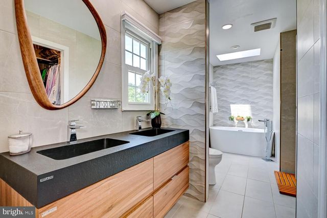 17 FINDLEY LN, West Windsor, NJ 08550