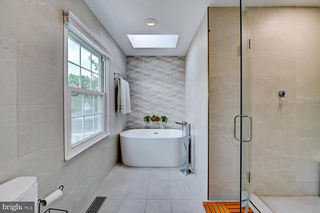 17 FINDLEY LN, West Windsor, NJ 08550