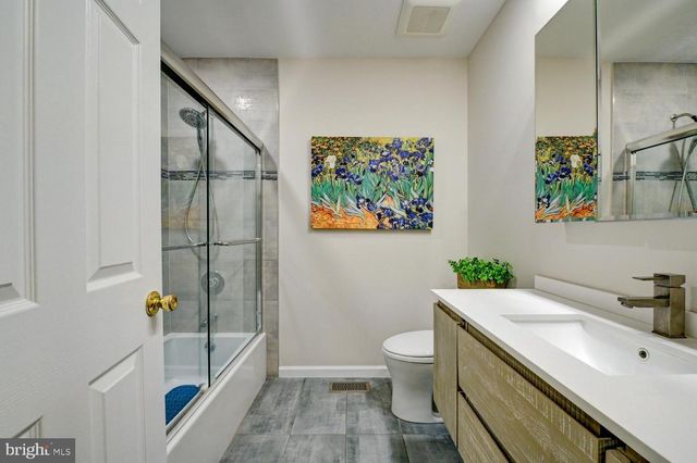 17 FINDLEY LN, West Windsor, NJ 08550