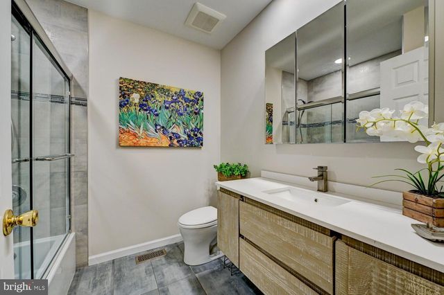 17 FINDLEY LN, West Windsor, NJ 08550