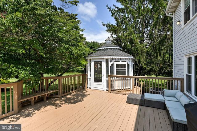 17 FINDLEY LN, West Windsor, NJ 08550