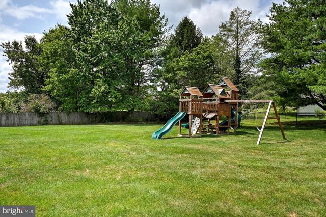 17 FINDLEY LN, West Windsor, NJ 08550