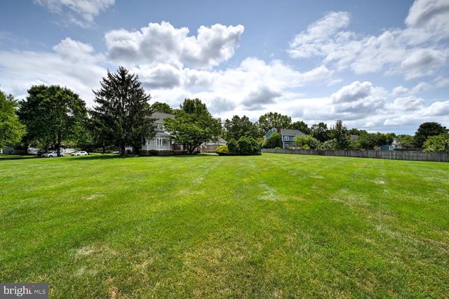 17 FINDLEY LN, West Windsor, NJ 08550