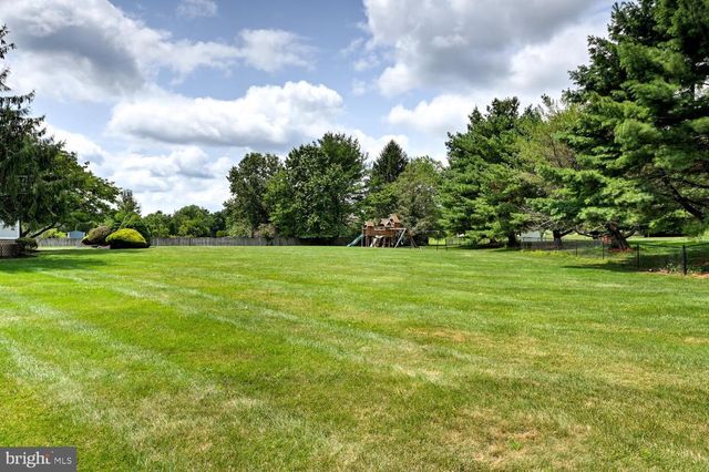 17 FINDLEY LN, West Windsor, NJ 08550