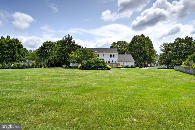 17 FINDLEY LN, West Windsor, NJ 08550