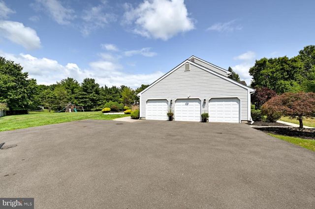 17 FINDLEY LN, West Windsor, NJ 08550