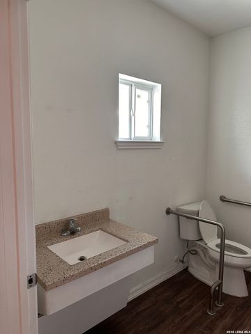 1314 W WOODLAWN AVE, San Antonio, TX 78201