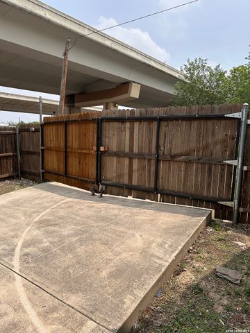 1314 W WOODLAWN AVE, San Antonio, TX 78201