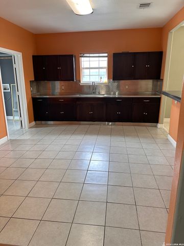 1314 W WOODLAWN AVE, San Antonio, TX 78201