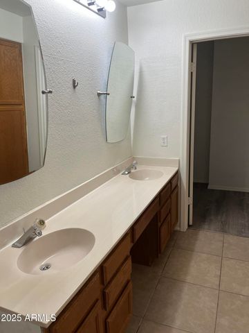 42 W LA VIEVE Lane, Tempe, AZ 85284