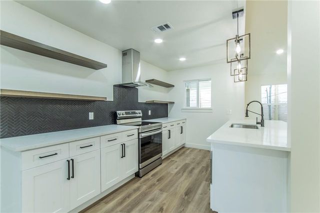 601 E 50th ST B, Austin, TX 78751