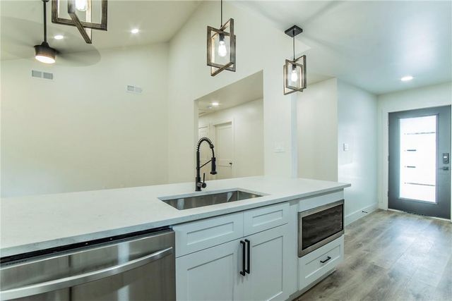 601 E 50th ST B, Austin, TX 78751
