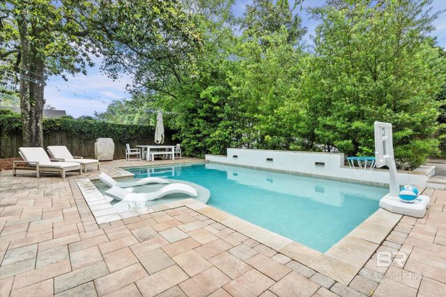 3863 Old Shell Road, Mobile, AL 36608