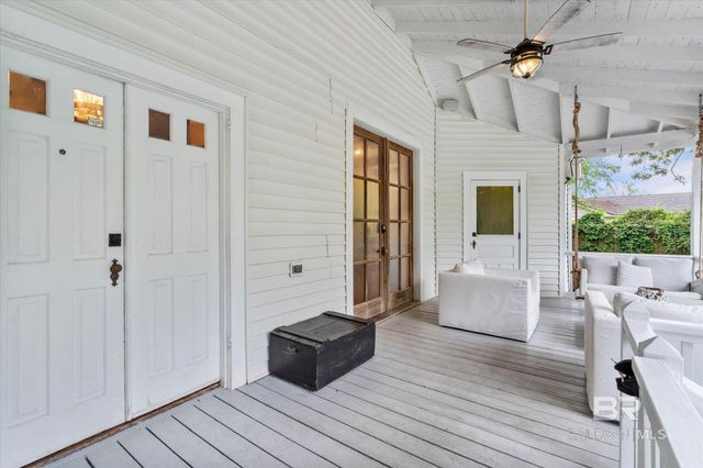 3863 Old Shell Road, Mobile, AL 36608