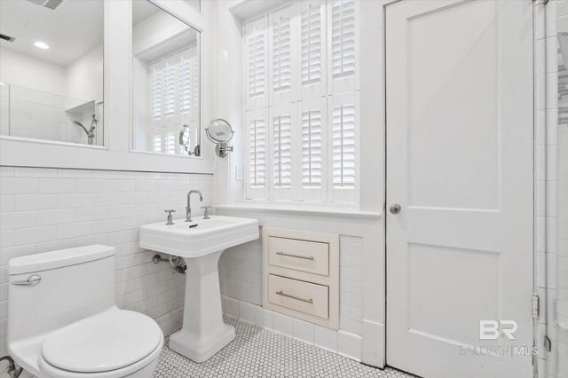 3863 Old Shell Road, Mobile, AL 36608